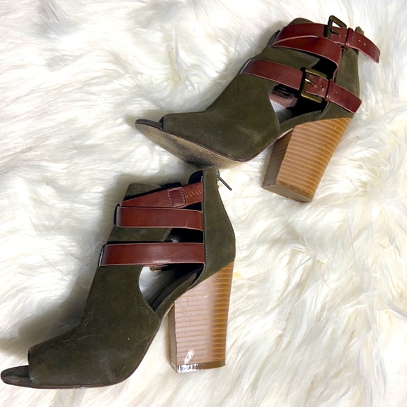 Shoe Dazzle Army Green Belted Chunky Sandal - Picture 3 of 5